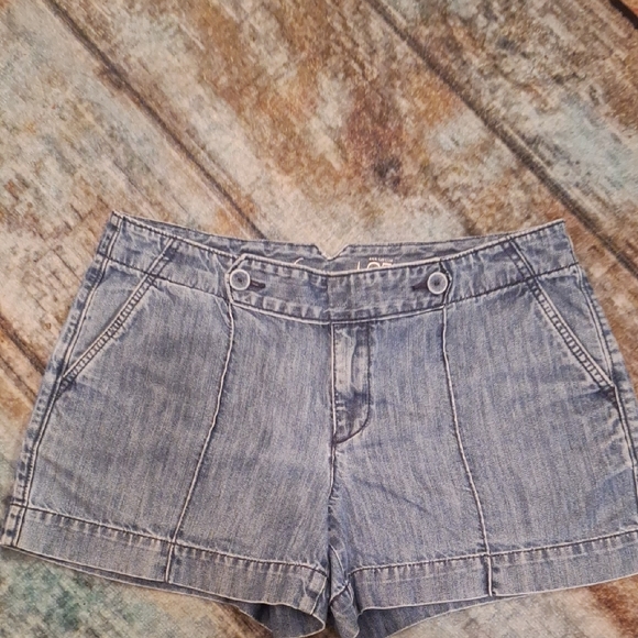 LOFT Light Blue Denim Shorts. Excellent Condition Size 6 - Picture 1 of 9